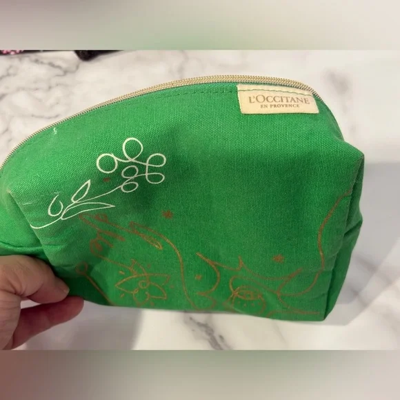 L'Occitane Zipper Cotton w/Lining
Beauty Pouch - Picture 2 of 7